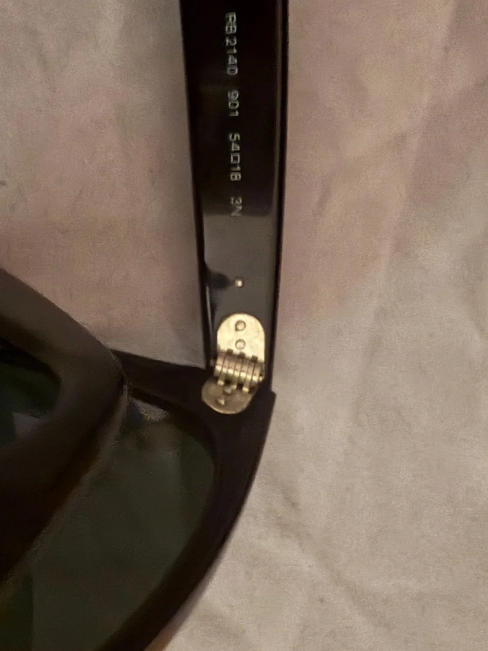 Ray-Ban Men’s Black Frame Sunglasses with Green Lenses